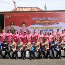 Kapolda Sulawesi Utara Irjen Pol Roycke Harry Langie melakukan kunjungan kerja ke Polresta Manado pada Kamis (24/4/2025).