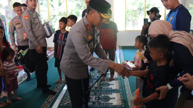 Kapolda Bengkulu Irjen Pol Mardiyono S.I.K., M.Si. secara langsung turun ke lapangan untuk memantau dan memastikan proses penanganan pasca bencana berjalan dengan optimal, khususnya pelaksanaan kegiatan trauma healing bagi warga terdampak.