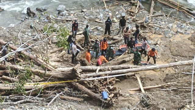 Tim Gabungan Temukan 6 Korban Banjir Bandang di Pegunungan Arfak