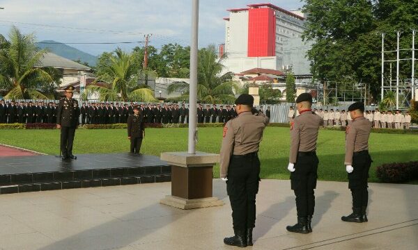 Polda Sulawesi Utara (Polda Sulut) menggelar upacara peringatan Hari Kebangkitan Nasional (Harkitnas) ke-117 di Lapangan Presisi Polda Sulut, Selasa pagi (20/5/2025).