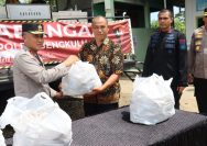 Kapolda Bengkulu Irjen Pol Mardiyono, S.IK., M.Si., hari ini (24/05/25) secara langsung melakukan pemantauan dan juga membagikan makanan kepada warga terdampak gempa 6,3 SR.