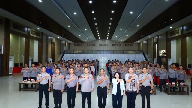 Kepala Biro Pendidikan (Karo Bindiklat) Lemdiklat Polri, Brigjen Pol. Dr. Susilo Teguh Raharjo, M.Si, memimpin kegiatan sosialisasi seleksi calon peserta beasiswa Lembaga Pengelola Dana Pendidikan (LPDP) bagi personel Polri di Aula SPN Polda Kalimantan Selatan, Banjarbaru, Selasa 27 Mei 2028.