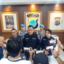 Kepolisian Daerah Sulawesi Utara (Polda Sulut) memberikan klarifikasi terkait meninggalnya HK, salah satu tersangka dalam kasus dugaan pemalsuan surat tanah.