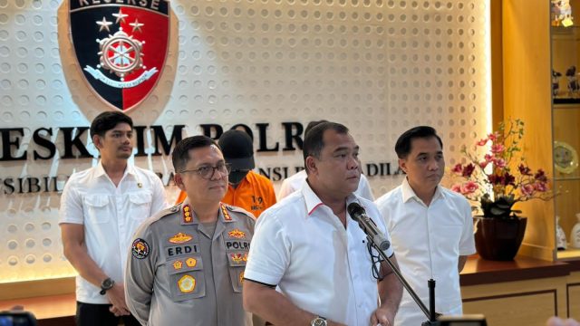 Polri mengungkap kasus peredaran bahan kimia berbahaya berupa sianida secara ilegal di wilayah Surabaya dan Pasuruan.
