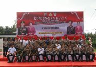 Kapolda saat kunjungan kerjanya ke Polres Minahasa Tenggara, Rabu (30/4/2025), didampingi Wakapolda Brigjen Pol Bahagia Dachi, Ketua Bhayangkari Sulut Ny. Joan Roycke Langie dan para PJU Polda.