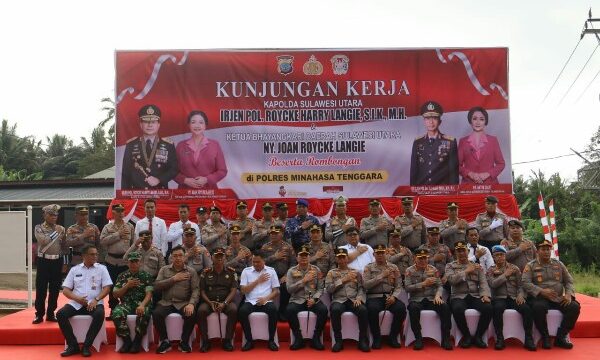Kapolda saat kunjungan kerjanya ke Polres Minahasa Tenggara, Rabu (30/4/2025), didampingi Wakapolda Brigjen Pol Bahagia Dachi, Ketua Bhayangkari Sulut Ny. Joan Roycke Langie dan para PJU Polda.