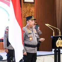 Kepolisian Negara Republik Indonesia menggelar upacara Korps Raport Kenaikan Pangkat Perwira Tinggi (Pati) yang berlangsung di Rupatama Mabes Polri, Rabu (30/4).