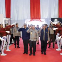 Taruna Akademi Kepolisian (Akpol) dan personel Pejabat Pengelola Informasi dan Dokumentasi (PPID) Akpol mengikuti kegiatan Rapat Kerja Teknis (Rakernis) Humas Polri Tahun Anggaran 2025 yang resmi dibuka di Gedung Serbaguna Akpol, Semarang, Jawa Tengah, Selasa (6/5).