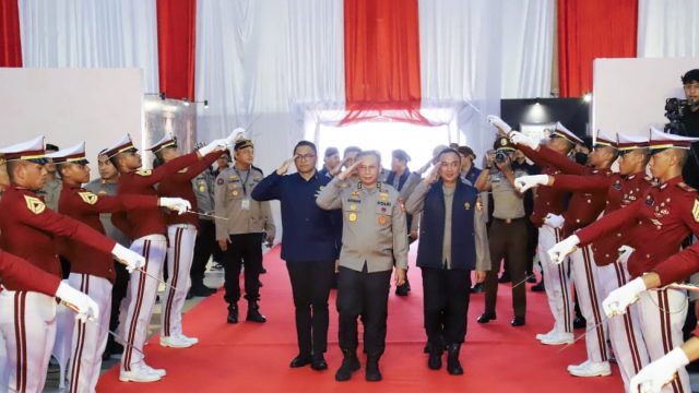 Taruna Akademi Kepolisian (Akpol) dan personel Pejabat Pengelola Informasi dan Dokumentasi (PPID) Akpol mengikuti kegiatan Rapat Kerja Teknis (Rakernis) Humas Polri Tahun Anggaran 2025 yang resmi dibuka di Gedung Serbaguna Akpol, Semarang, Jawa Tengah, Selasa (6/5).