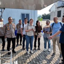Perwakilan organisasi nirlaba Rockefeller Foundation dan Asian Development Bank mengunjungi dapur Satuan Pelayanan Pemenuhan Gizi (SPPG)