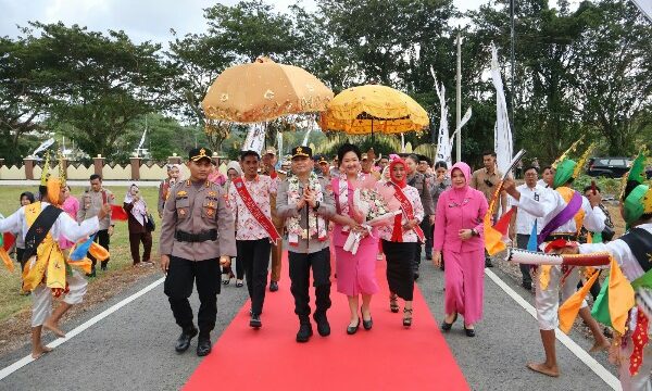 Usai melakukan peresmian Gedung Polres Kotamobagu, Kapolda Sulawesi Utara Irjen Pol Roycke Harry Langie melanjutkan kunjungan kerjanya ke Polres Bolaang Mongondow Selatan (Bolsel), Selasa (29/4/2025).
