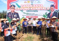 apolres Kampar, AKBP Mihardi Mirwan, turut serta dalam dua kegiatan panen raya jagung Program II di wilayah hukum Polres Kampar pada Senin (2/6/2025).