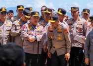 Kapolri Jenderal Drs. Listyo Sigit Prabowo, M.Si., bersama sejumlah pejabat tinggi Mabes Polri, tiba di Pontianak, Kalimantan Barat