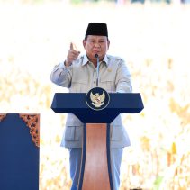 Presiden Prabowo Subianto mengapresiasi kontribusi Polri dalam mendorong ketahanan pangan nasional, khususnya melalui pembinaan koperasi petani jagung di Kabupaten Bengkayang, Kalimantan Barat.