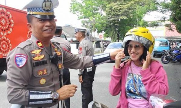 Satuan Lalu Lintas (Satlantas) Polres Kotamobagu terus menghadirkan berbagai upaya preventif dalam menciptakan keamanan, keselamatan, ketertiban, dan kelancaran lalu lintas di wilayah hukumnya.