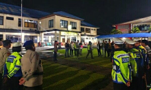 Personel Polres Bitung melakasanaan Kegiatan Rutin Yang Ditingkatkan (KRYD), Minggu (14/9/2025) malam.