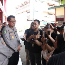 Rumah Sakit Bhayangkara Tk.I Pusdokkes Polri menyampaikan bahwa proses identifikasi terhadap korban meninggal dunia dalam kecelakaan kereta api di Bekasi masih terus berjalan.