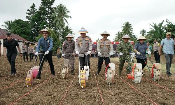 Polda Sulawesi Utara melaksanakan penanaman jagung raya secara serentak pada Sabtu (7/3/2026), ini dilakukan dalam rangka mendukung program swasembada pangan nasional.