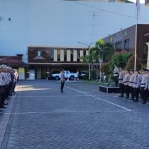 Menjelang peringatan Hari Buruh Internasional 2026, Polresta Manado menggelar apel siaga sebagai langkah antisipasi gangguan keamanan.