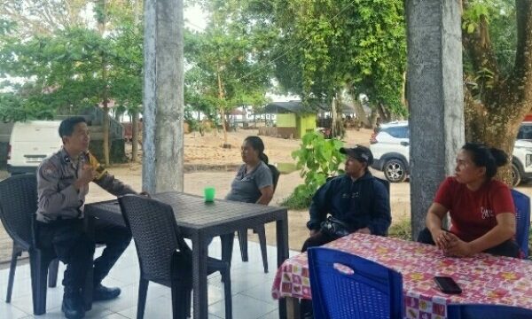 Memastikan situasi keamanan dan ketertiban masyarakat (Kamtibmas) tetap kondusif di kawasan Destinasi Super Prioritas, Bhabinkamtibmas Polsek Likupang Aipda Achmad Nasucha, melaksanakan deteksi dini dan pengamanan di objek wisata Pantai Paal, Desa Marinsow, Kecamatan Likupang Timur, pada Minggu (20/04/2026).