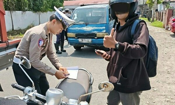 Humas Dalam upaya menjaga ketertiban umum dan kenyamanan masyarakat, Satuan Lalu Lintas (Sat Lantas) Polres Kotamobagu menggelar Operasi Kegiatan Rutin Yang Ditingkatkan (KRYD) pada Jumat (24/04/2026).