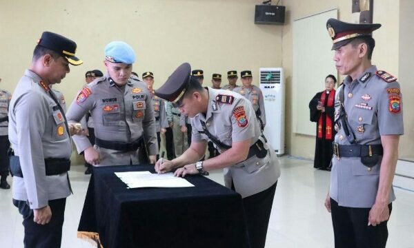 Kepolisian Resor Kota (Polresta) Manado melaksanakan upacara Serah Terima Jabatan (Sertijab) Kapolsek Wanea, di Aula Mapolresta Manado pada Selasa (28/4/2026) pagi.