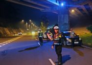 Mengantisipasi maraknya aksi balap liar yang kerap meresahkan masyarakat pada akhir pekan, Satuan Lalu Lintas (Sat Lantas) Polres Minahasa Utara (Minut) meningkatkan intensitas patroli di kawasan Jalan Ring Road Interchange pada Minggu (3/05/2026) dini hari.