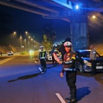 Mengantisipasi maraknya aksi balap liar yang kerap meresahkan masyarakat pada akhir pekan, Satuan Lalu Lintas (Sat Lantas) Polres Minahasa Utara (Minut) meningkatkan intensitas patroli di kawasan Jalan Ring Road Interchange pada Minggu (3/05/2026) dini hari.