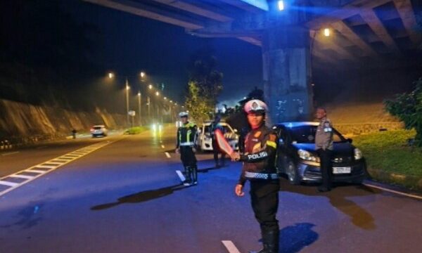 Mengantisipasi maraknya aksi balap liar yang kerap meresahkan masyarakat pada akhir pekan, Satuan Lalu Lintas (Sat Lantas) Polres Minahasa Utara (Minut) meningkatkan intensitas patroli di kawasan Jalan Ring Road Interchange pada Minggu (3/05/2026) dini hari.