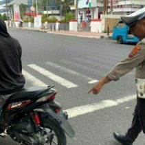 Suara bising knalpot yang memekakkan telinga dan aksi nekat melawan arus kini menjadi sasaran empuk kepolisian.