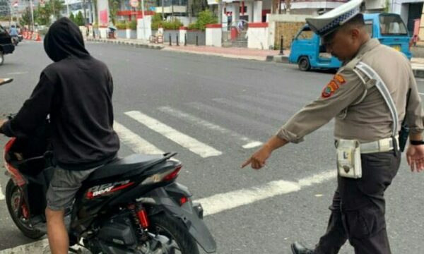 Suara bising knalpot yang memekakkan telinga dan aksi nekat melawan arus kini menjadi sasaran empuk kepolisian.