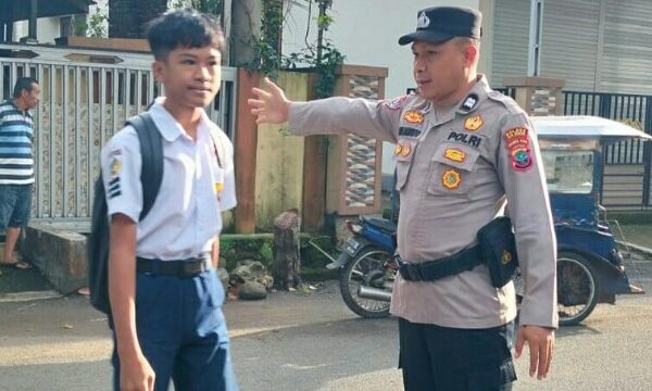 Guna memastikan aktivitas masyarakat dimulai dengan aman dan lancar, jajaran Polres Kotamobagu kembali menggelar kegiatan rutin pengaturan lalu lintas pagi atau yang dikenal dengan istilah strong point.