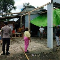 Cuaca ekstrem berupa angin puting beliung menerjang Desa Totolan, Kecamatan Kakas Barat, Kabupaten Minahasa, Senin (18/5/2026) sekitar pukul 12.30 WITA.