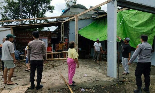 Cuaca ekstrem berupa angin puting beliung menerjang Desa Totolan, Kecamatan Kakas Barat, Kabupaten Minahasa, Senin (18/5/2026) sekitar pukul 12.30 WITA.