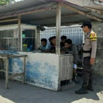 Upaya mempererat hubungan dengan masyarakat terus dilakukan jajaran Polsek Kema melalui kegiatan sambang desa binaan.