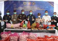 Aparat penegak hukum bersama sejumlah instansi terkait melakukan pemusnahan barang bukti dugaan penyelundupan bawang impor ilegal dari berbagai negara yang diduga masuk ke wilayah Indonesia melalui jalur tikus di perbatasan Malaysia.