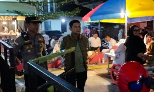 Suasana Lapangan Ketang Baru, Kecamatan Singkil, Kamis (28/5/2026) malam, dipenuhi ribuan jamaah yang menghadiri kegiatan Halal Bi Halal Qurban Bareng Papip Celebes.