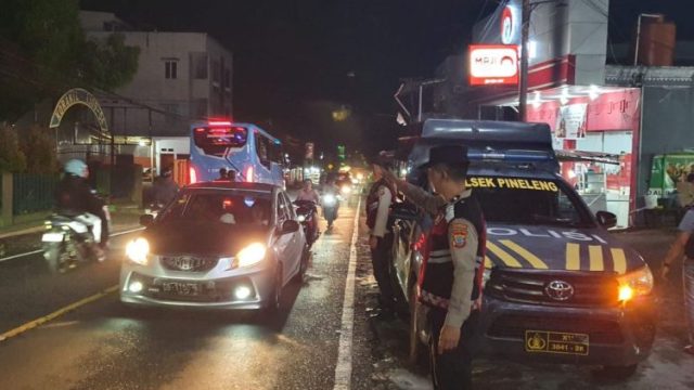 Polsek Pineleng melaksanakan kegiatan “Silau Mata” (Siaga Lampu Biru di Keramaian Kota) pada Selasa (28/4/2026) malam.