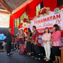 SMP Negeri 8 Manado menamatkan 361 siswa-siswi Kelas IX Tahun Ajaran 2025-2026. Acara penamatan digelar di halaman sekolah, Kamis (4/6/2026).