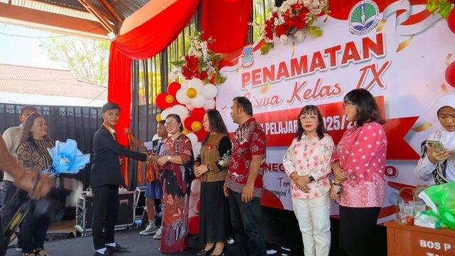 SMP Negeri 8 Manado menamatkan 361 siswa-siswi Kelas IX Tahun Ajaran 2025-2026. Acara penamatan digelar di halaman sekolah, Kamis (4/6/2026).