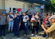 Komitmen Polresta Manado dalam menghadirkan pengamanan yang profesional kembali ditunjukkan saat mengawal pelaksanaan eksekusi oleh Pengadilan Negeri Manado di Perum Restika Permai Blok E3 Nomor 6, Kelurahan Kairagi Dua, Kecamatan Mapanget, Jumat (29/5/2026).