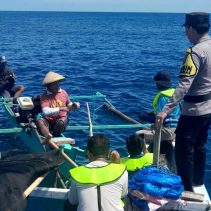 Polsek Pinogaluman bersama Kelompok Pengawas Akses Area Perikanan (PAAP) Perintis Kabupaten Bolaang Mongondow Utara meningkatkan pengawasan di sejumlah Kawasan Larang Ambil (KLA) guna menjaga kelestarian ekosistem laut dan sumber daya perikanan, Minggu (14/6/2026).