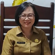 Kepala SMP Negeri 8 Manado, Tineke Helena Timpaulu, S.Pd
