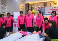 Polda Sulawesi Utara bersama Bhayangkari Sulut menggelar aksi donor darah dalam rangka menyambut Hari Bhayangkara ke-80 dan Hari Kesatuan Gerak Bhayangkari (HKGB) ke-74 Tahun 2026.