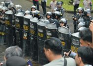 Polda Sulut menyayangkan terjadinya tindakan anarkis yang mewarnai aksi unjuk rasa mahasiswa di depan Kantor DPRD Provinsi Sulawesi Utara, Rabu (17/6/2026).