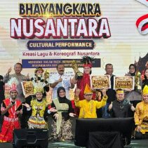 Polda Sulut mengharumkan nama daerah setelah berhasil meraih Juara I pada Lomba Kreasi Lagu dan Koreografi Nusantara Bhayangkara dalam rangka Hari Bhayangkara ke-80 Tahun 2026.