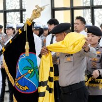 Polda Sulawesi Utara menggelar Upacara Pemuliaan Nilai-Nilai Luhur Tribrata yang dirangkaikan dengan tradisi pencucian Pataka Polda Sulut "Maesa'an Waya", di Aula Mapolda Sulut, Senin (29/6/2026).