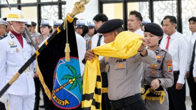 Polda Sulawesi Utara menggelar Upacara Pemuliaan Nilai-Nilai Luhur Tribrata yang dirangkaikan dengan tradisi pencucian Pataka Polda Sulut "Maesa'an Waya", di Aula Mapolda Sulut, Senin (29/6/2026).