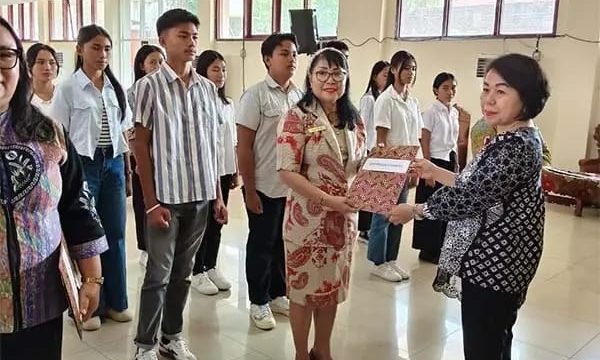 Dinas Pendidikan Daerah (Dikda) Sulawesi Utara resmi menyerahkan 50 siswa program Afirmasi Pendidikan Menengah (ADEM) asal daerah Terluar, Terdepan, dan Tertinggal (3T) kepada tujuh SMA dan SMK di Kota Manado.