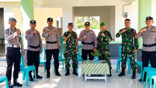 Polsek Urban Kaidipang menggelar silaturahmi ke Koramil 1303 Kaidipang sebagai upaya memperkuat sinergi antara TNI dan Polri, Selasa (14/7/2026).